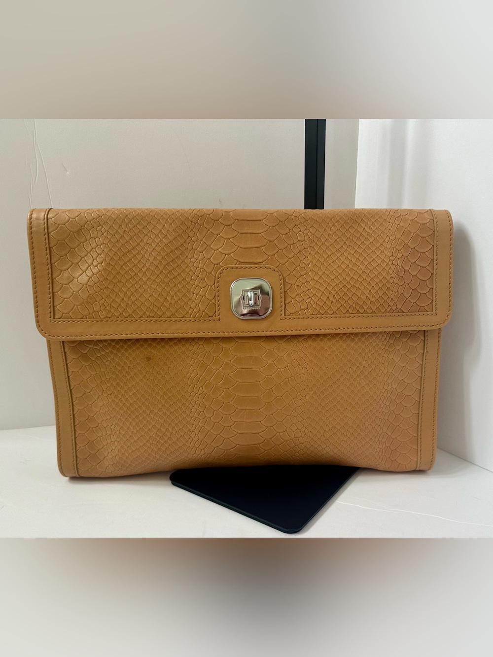 Longchamp Gatsby Leather Python Clutch Tan Silver Clasp Luxury Retails $565 GUC